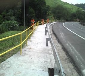 Construção de Calçada e Guarda-corpo na Rodovia  Presidente Dutra
