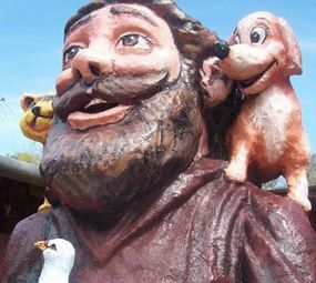 Estátua de São Francisco, by mestre Toninho Esculturas.