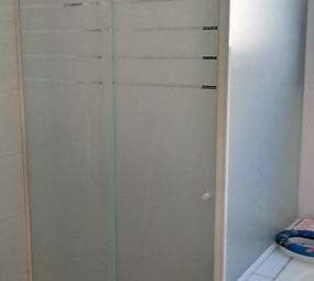 Box de vidro com película Jateada